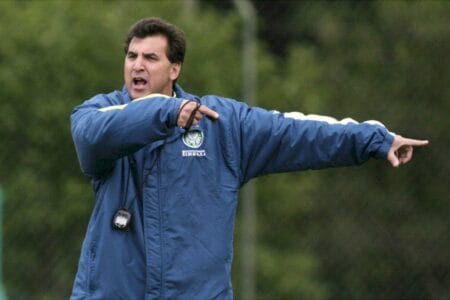 Estevam Soares, ex-técnico do Palmeiras, é investigado por suspeita de manipulação
