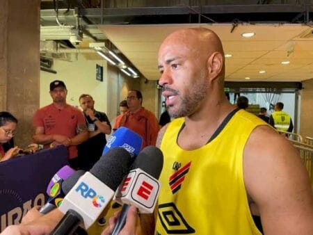 Thiago Heleno condena postura de Cuca: “Quando precisou, pulou do barco”