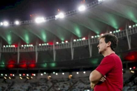 Bastidores: emoção toma conta de despedida, e Diniz mantém portas abertas no Fluminense