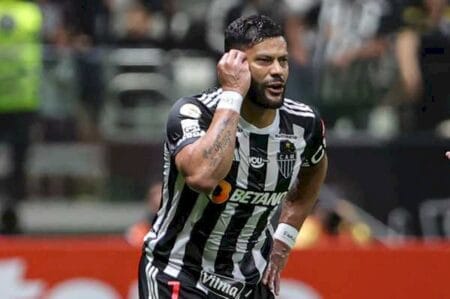 Hulk chega a 50 cartões pelo Atlético-MG, a maioria por reclamação