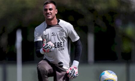 Corinthians renova com goleiro Matheus Donelli até 2028 e multa de R$ 580 milhões para Europa