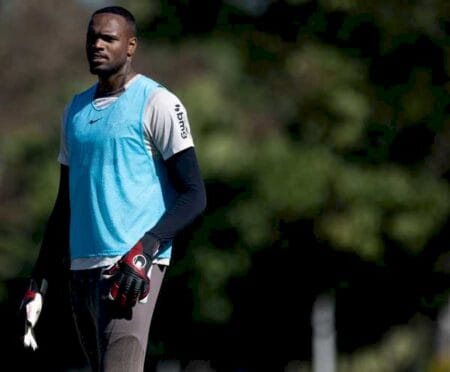 Carlos Miguel se incomoda com alegação de ‘corpo mole’ e exposição no Corinthians