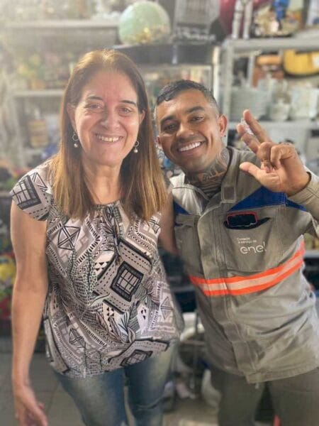 E aí, parecem? ‘Leila’ e ‘Dudu’ fazem as pazes em encontro aleatório