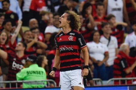 Flamengo vence Bahia com gol de David Luiz nos acréscimos e lidera o Brasileirão