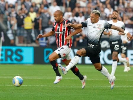 Corinthians e São Paulo empatam em clássico com quatro gols, tumulto e expulsão pelo Brasileiro