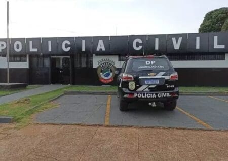 Motorista é feito refém de criminosos por 6h durante roubo de caminhão, em Anaurilândia
