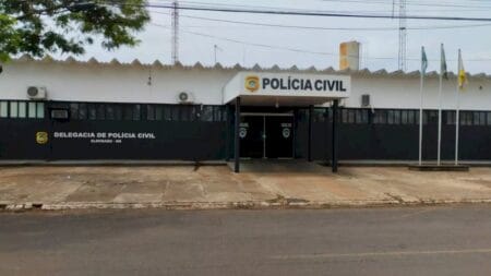 Caminhoneiro é encontrado amarrado depois de ser sequestrado por encapuzados durante roubo