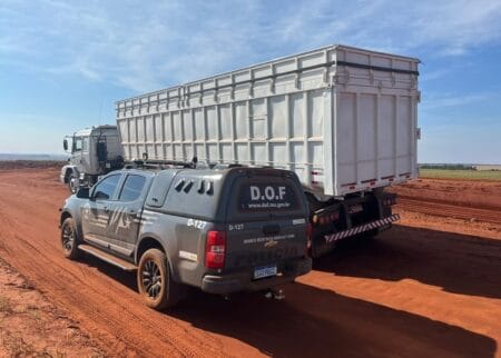 Carreta com sinais de identificação automotor adulterados é apreendida pelo DOF na MS-165