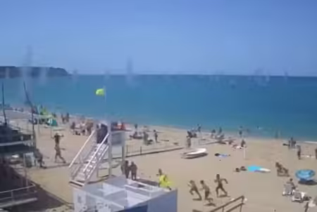 Ataque da Ucrânia a praia da Crimeia faz banhistas fugirem e deixa crianças mortas, diz Rússia