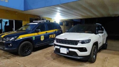 PRF recupera carro de luxo roubado e com placas falsas em MS