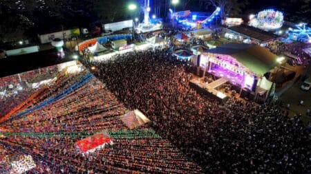Mais de 20 mil pessoas se divertiu cantou e se alegrou, em show de Lauana Prado em Batayporã