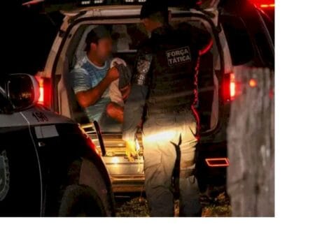 Homem é preso após deixar esposa com tiro na cabeça em posto de saúde