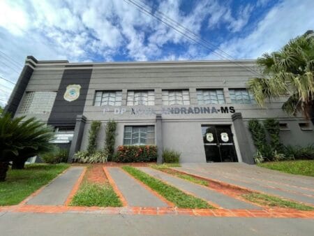 NOVA ANDRADINA: Ladrões invadem casa e furtam dinheiro enquanto idoso dormia