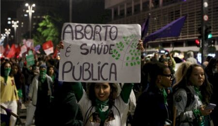 Maioria dos brasileiros é favorável ao aborto nas situações previstas em lei, mostra pesquisa