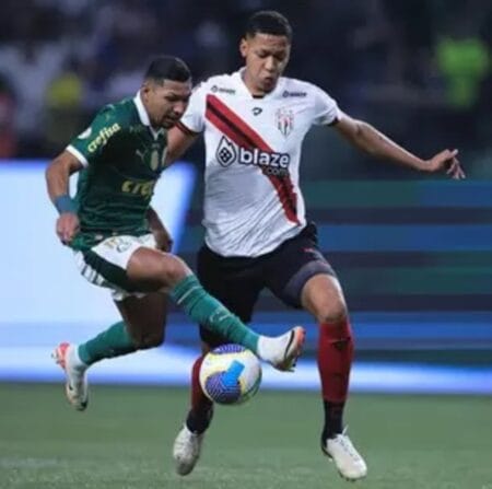 Palmeiras resolve o jogo em dois minutos e vence o Atlético-GO