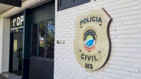 Mulher esfaqueia marido nas costas após ser agredida com tapas no rosto durante discussão