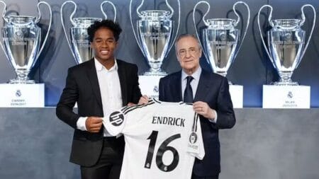 Endrick é apresentado pelo Real Madrid em Bernabéu lotado