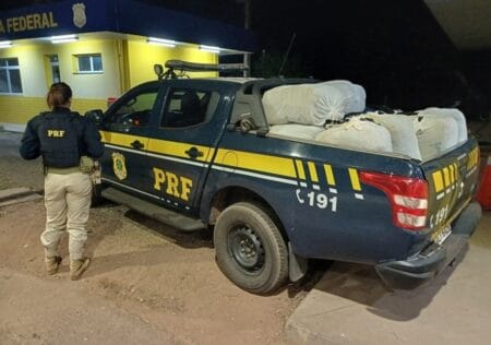 Polícia Rodoviária Federal apreende mais de 2 mil peças de vestuário falsificadas em Poconé/MT