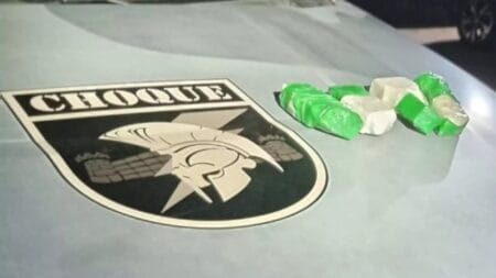 Adolescente de 17 anos tenta embarcar em ônibus com um quilo de cocaína e acaba preso pelo Choque