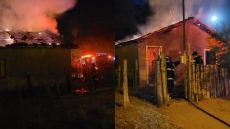 Idosa é resgatada esfaqueada em casa destruída por fogo após assalto