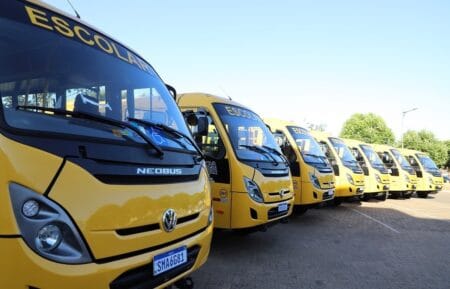 Sete novos ônibus escolares reforçam a frota da Educação de Nova Andradina