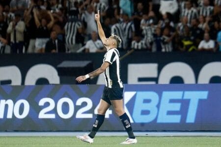 Palmeiras é derrotado pelo Botafogo e desperdiça chance de assumir a liderança do Brasileirão