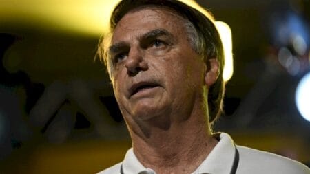 Bolsonaro cita Trump e insinua que Lula e STF querem facilitar seu assassinato