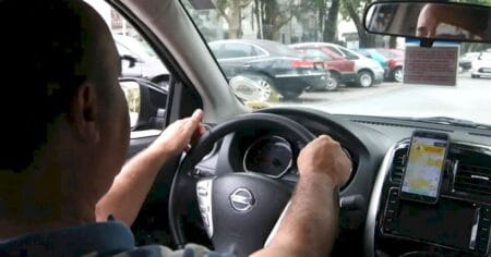 Trabalhar grandes períodos dentro de carros pode trazer danos à saúde a longo prazo
