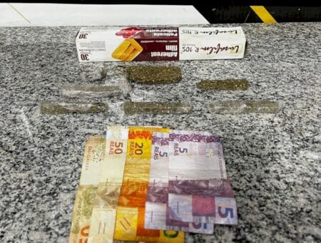Polícia Civil fecha “boca de fumo” e prende mãe e filho por tráfico de drogas
