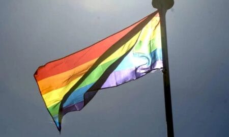 Comissão aprova pena maior para homicídio que envolver discriminação contra LGBT+