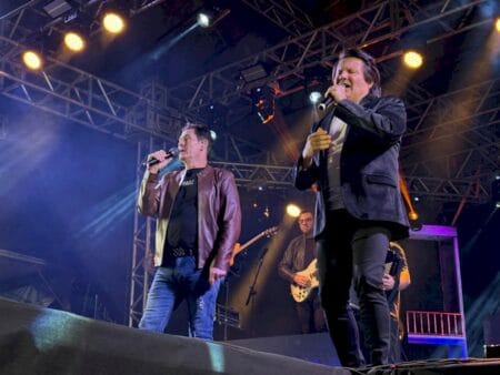 Som romântico de Gian e Giovani trouxe nostalgia dos anos 90 para encerrar 43ª Festa do Sereno