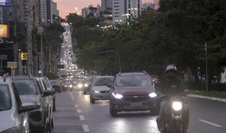 Licenciamento de 44 mil veículos vencem nesta semana; veja como pagar