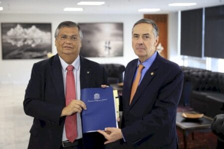 Barroso nega o pedido do Congresso para suspender liminar de Dino que barrou emendas impositivas