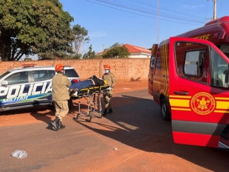 IVINHEMA: Acidente na rotatória envolve carro e moto no Bairro Itapoã