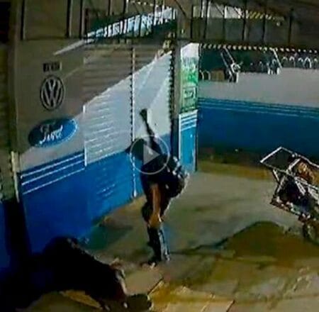 Idoso diz que tomou 2 litros de pinga e não lembra que apedrejou morador de rua