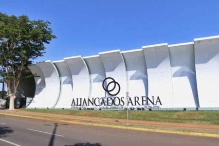 Líder de igreja é acusado de desvio de dinheiro, ganância extrema e perseguição