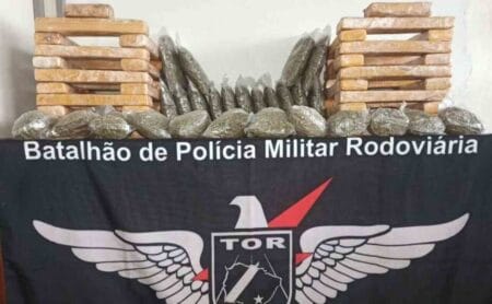 Passageiro de táxi é preso na MS-164 com malas cheias de maconha