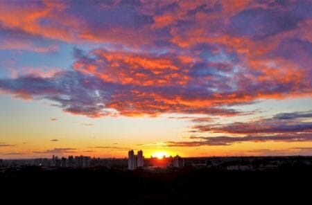 Semana começa com tempo seco e temperaturas altas, mas há previsão de breve frente fria sem chuvas BATANEWS/REDAçãO
