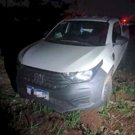 Ladrão armado rende casal, rouba carro e é morto ao trocar tiros com a polícia