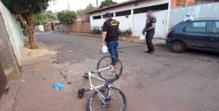 Após briga, jovem é perseguido e morto a garrafadas e tijoladas