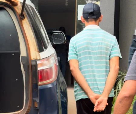 Homem é preso após agredir mulher com pau e cintadas em assentamento de Nova Andradina