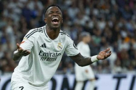 Vini Jr recebe terceiro amarelo em La Liga, e Real Madrid acende alerta para reclamações