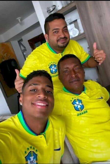 Neymar, Romário e mais: família de atacante do Vasco carrega amor pelo futebol brasileiro nos nomes