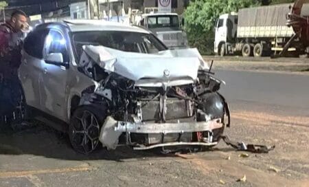 NAVIRAÍ: Embriagado, motorista de BMW bate em carro e grávida é socorrida