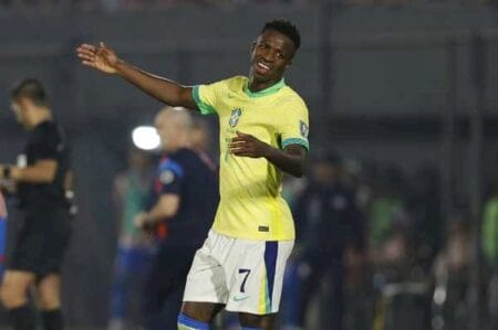 Caio Ribeiro diz que falta ousadia a Dorival e critica: ‘Vinicius não pode jogar só no nome’