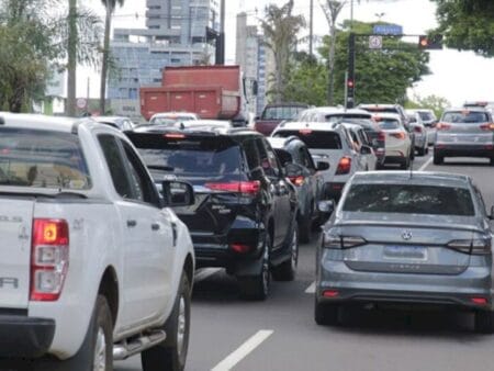 Veículos com placa final 0 devem pagar licenciamento até hoje.