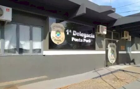 ‘Apertou o pescoço’: filho vê mãe ser morta estrangulada por marido