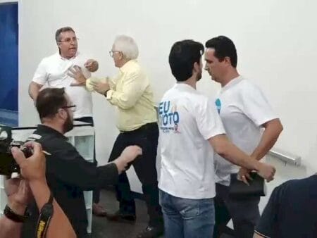 Debate entre candidatos gera confusão na saída e acusações de violência