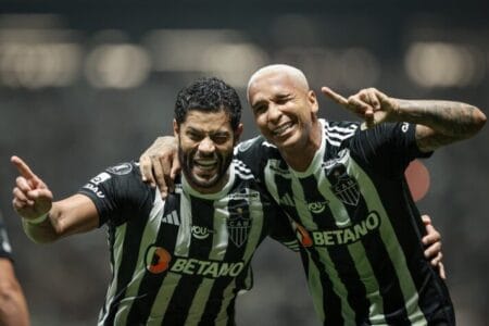 Atlético-MG vence o River com dois gols de Deyverson e fica mais perto da final da Libertadores