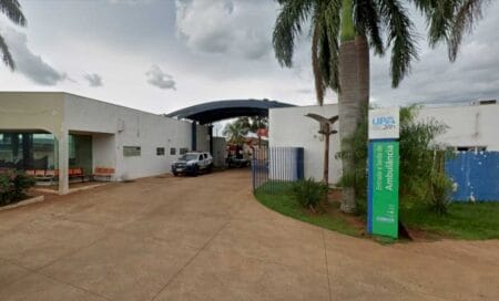 Homem defende mulher que apanhava do marido e leva facada